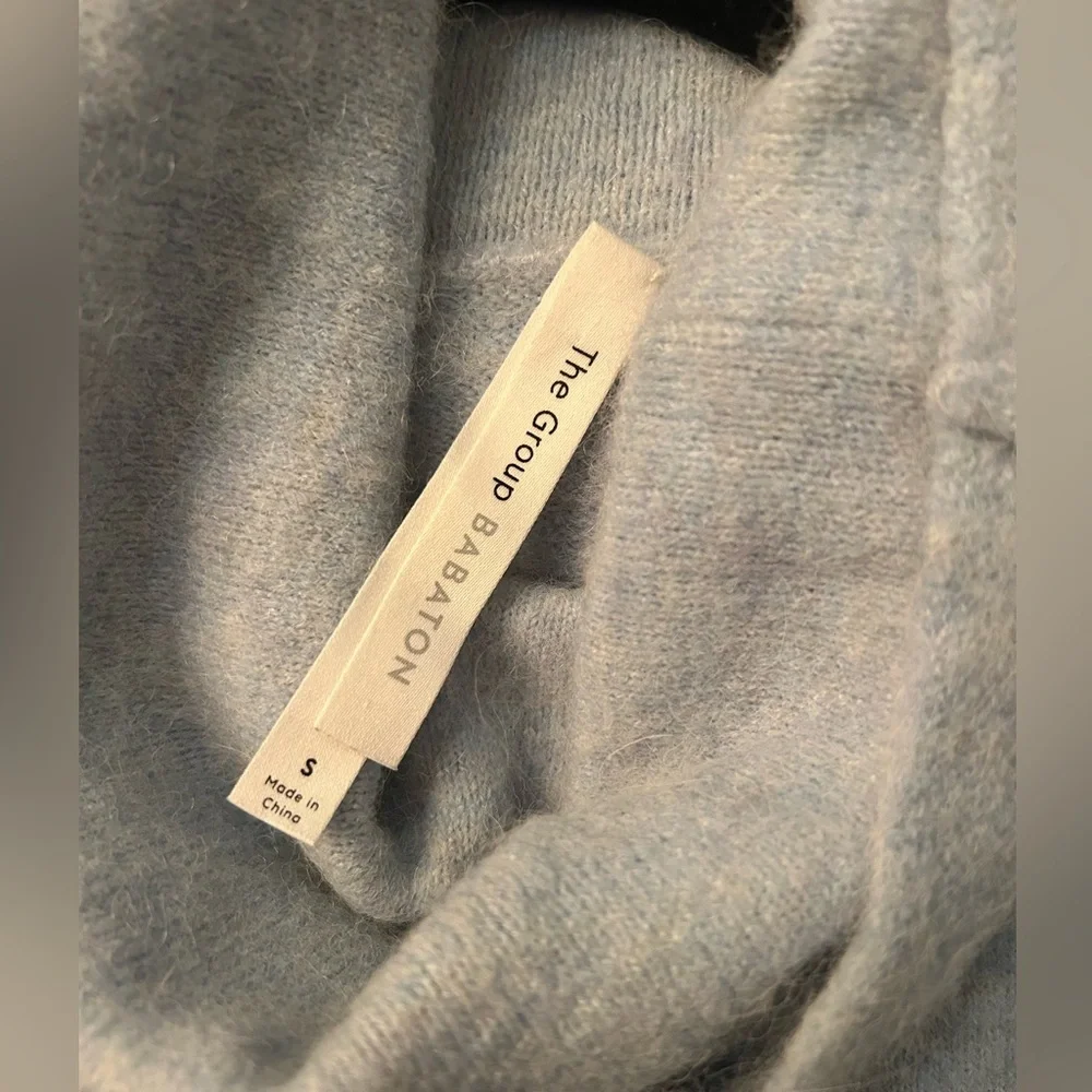 Aritzia/The Group Babaton Adichie Oversized Turtleneck Sweater - Picture 11 of 11